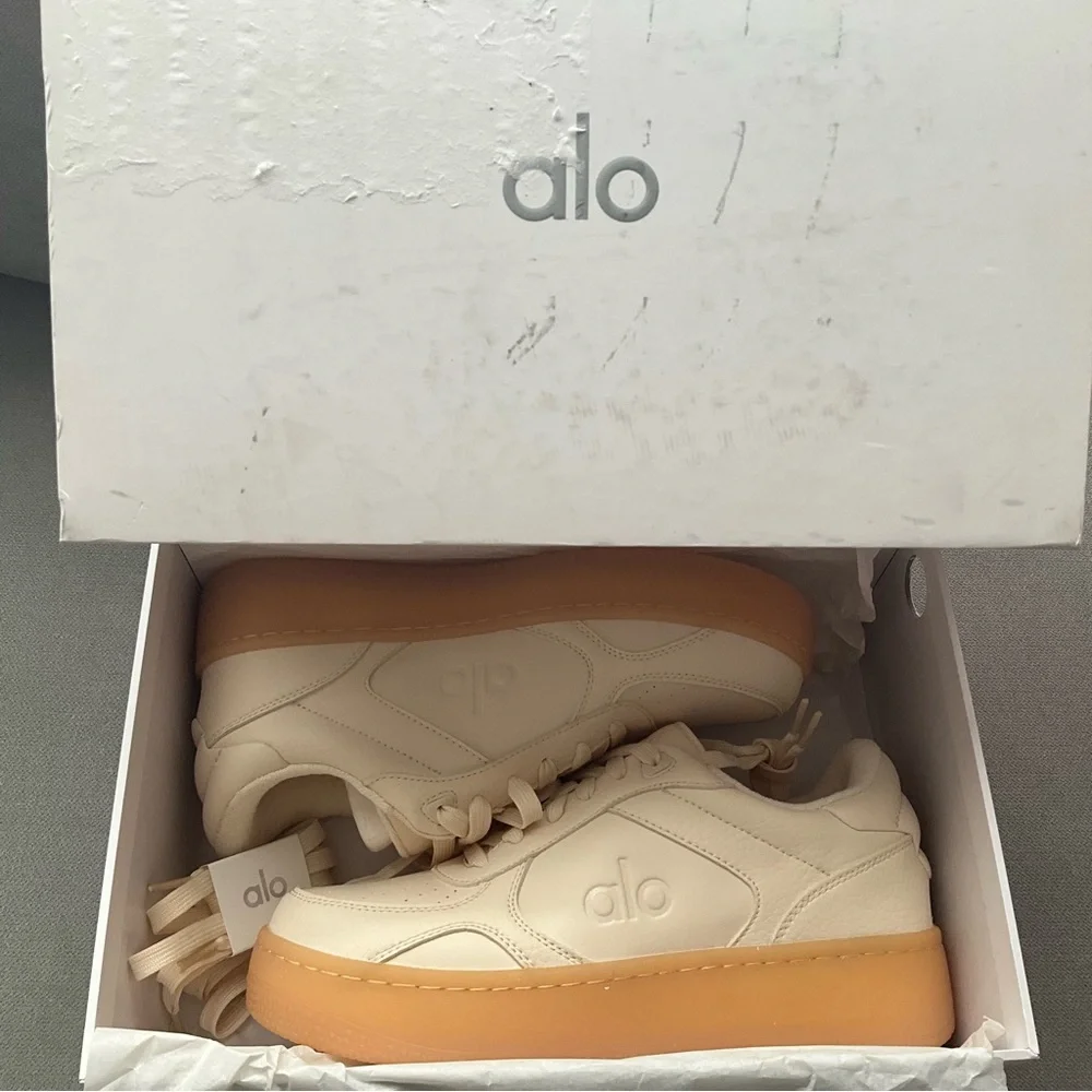 ALO Yoga new box